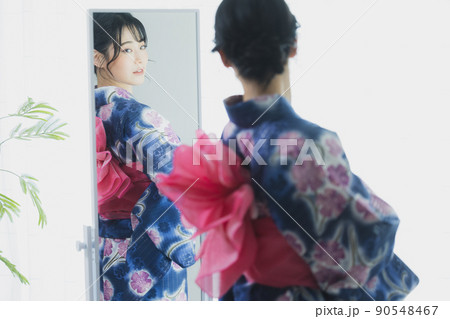 浴衣の女性 浴衣の女性 90548467