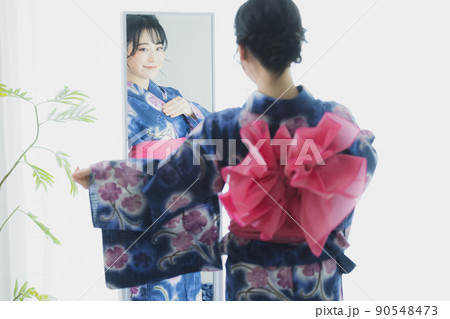 浴衣の女性 浴衣の女性 90548473