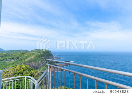 《長崎県》大バエ灯台 （オオバエトウダイ）平戸市 90548828