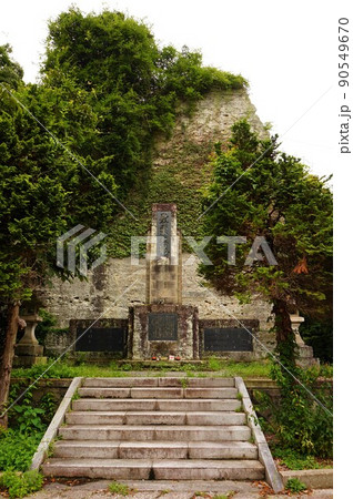 慰霊之塔　大谷石の採石場　跡　大谷公園　大谷寺　 90549670