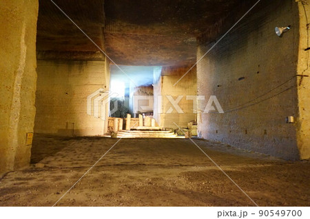 大谷資料館　採掘場跡　巨大空間　大谷石　観光 90549700