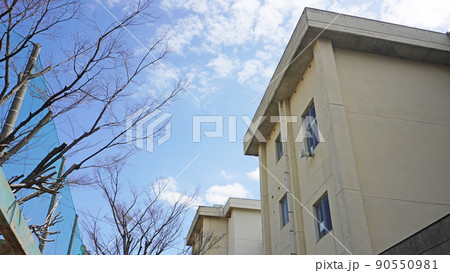 静岡県駿東郡清水町の風景＜08＞（清水町立清水中学校の校舎） 90550981