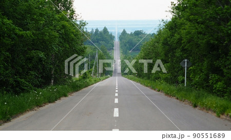 北海道斜里にある天に続く道 90551689