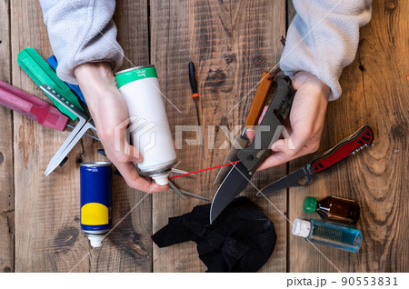 Take care of the instrument. Take care of your knives. Maintenance of knives and tools. Oil and knife in hand. Take care of the instrument. Take care of your knives. Maintenance of knives and tools. Oil and knife in hand. 90553831