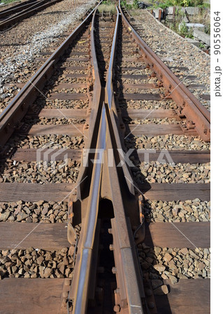 鉄道線路の分岐ポイント 90556064
