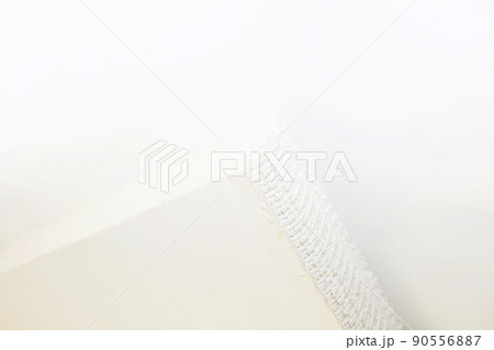 ちょっと変わったページ切りクチの造本・お菓子のミルフィーユみたいで美味しそう〜 90556887