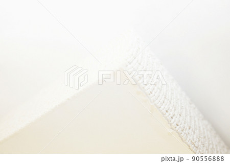 ちょっと変わったページ切りクチの造本・お菓子のミルフィーユみたいで美味しそう〜 90556888