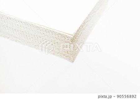 ちょっと変わったページ切りクチの造本・お菓子のミルフィーユみたいで美味しそう〜 90556892