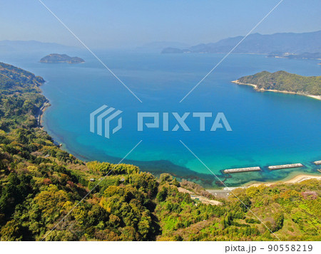 屋代島の夕日の丘展望台から外入の海の空撮 90558219