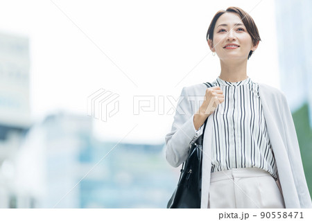 ビジネスウーマン　ミドルの女性 90558471