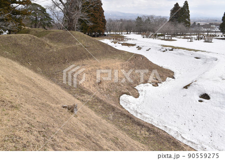 戸切地陣屋跡　稜堡土塁と周囲の空堀 90559275