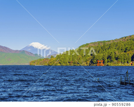 富士山を望む秋の箱根・芦ノ湖 / Lake Ashi, Japan 富士山を望む秋の箱根・芦ノ湖 / Lake Ashi, Japan 90559286