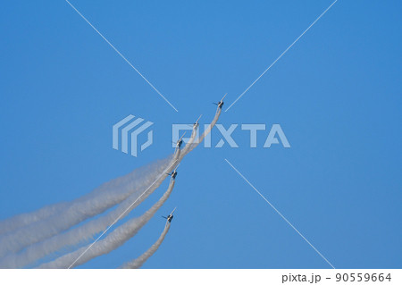 T-4ブルーインパルス アクロバット飛行 デルタフォーメーション T-4ブルーインパルス アクロバット飛行 デルタフォーメーション 90559664