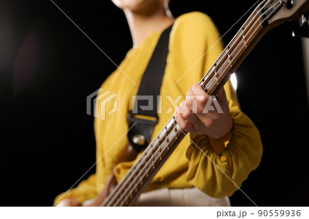 女性　ギタリスト　パーツカット 90559936