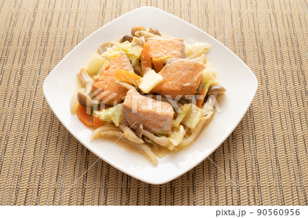 鮭のちゃんちゃん焼き 90560956