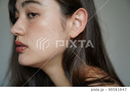 そばかすメイクの女性 そばかすメイクの女性 90561647