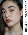 そばかすメイクの女性 90561673