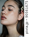 そばかすメイクの女性 90561675