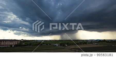 Overcast skies, heavy clouds gathered and violent storms rained in the distance that shook the gardeners' vegetable plots. 90563181