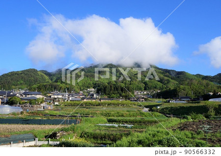 層雲と風越山【長野県飯田市】 90566332