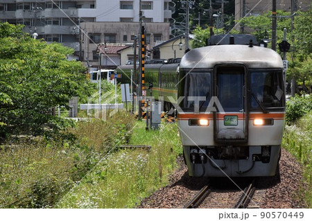 下呂駅に到着するキハ85系ひだ号 90570449