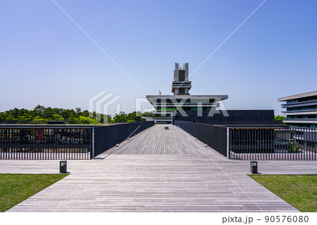 奈良公園バスターミナルの屋上広場から奈良県庁(奈良県奈良市) 奈良公園バスターミナルの屋上広場から奈良県庁(奈良県奈良市) 90576080