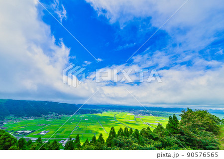 阿蘇、城山展望所から眺める風景（熊本県阿蘇市） 90576565