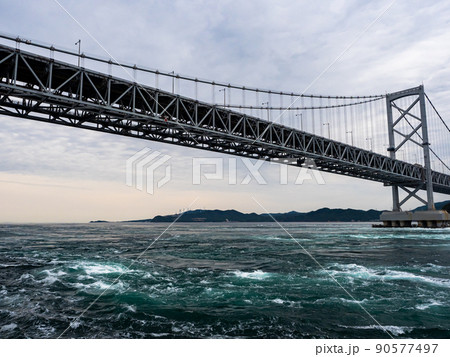 【淡路島】観光船から見た渦潮 【淡路島】観光船から見た渦潮 90577497