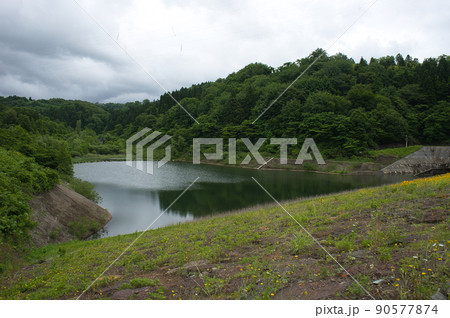 六月の大谷ダム　富山県黒部市 90577874