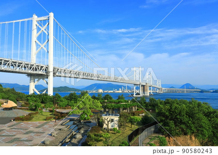 【香川県】晴天の瀬戸大橋（南備讃瀬戸大橋と北備讃瀬戸大橋） 90580243
