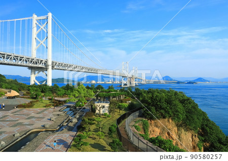 【香川県】晴天の瀬戸大橋（南備讃瀬戸大橋と北備讃瀬戸大橋） 90580257