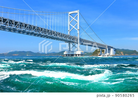 晴天の大鳴門橋と渦潮 晴天の大鳴門橋と渦潮 90580265