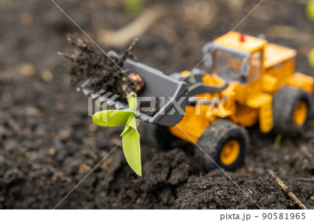 トウモロコシの苗を運ぶホイールローダー トウモロコシの苗を運ぶホイールローダー 90581965