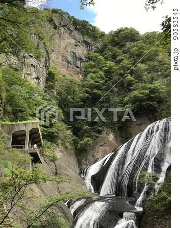 日本三名瀑のうちの一つ、袋田の滝と第一観瀑台 90583545