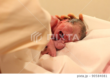 子どもの誕生 生まれたばかりの赤ちゃん 子どもの誕生 生まれたばかりの赤ちゃん 90584081