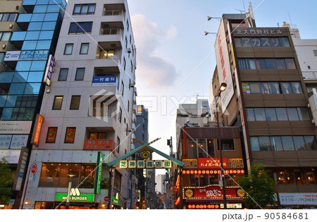 夕暮れの大門駅前 東京 夕暮れの大門駅前 東京 90584681