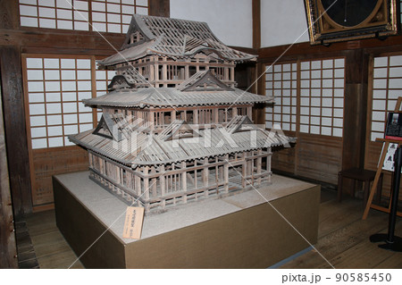 愛媛県宇和島市の史跡宇和島城跡　天守内に置かれた天守閣模型　万延元年の作 90585450