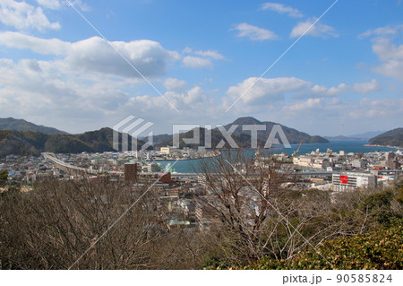 愛媛県宇和島市の史跡宇和島城跡 本丸より市の中心部を望む 愛媛県宇和島市の史跡宇和島城跡 本丸より市の中心部を望む 90585824