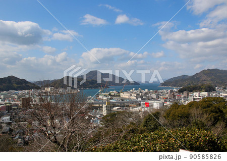 愛媛県宇和島市の史跡宇和島城跡 本丸より市の中心部を望む 愛媛県宇和島市の史跡宇和島城跡 本丸より市の中心部を望む 90585826