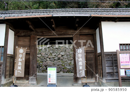 愛媛県宇和島市の史跡宇和島城跡 藩老桑折氏武家長屋門 愛媛県宇和島市の史跡宇和島城跡 藩老桑折氏武家長屋門 90585950