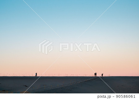 中田島砂丘　浜松　夕暮れ　 90586061