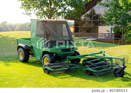 Golf ball piker collector machine Electric car for collect golf balls on field 90586635