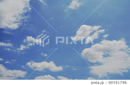 六月の空と雲 90591796