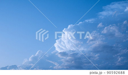 青い空に積乱雲【初夏】【夏】 90592688