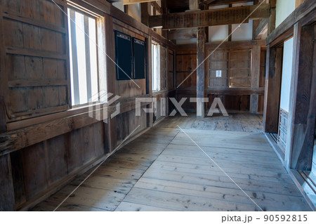 愛媛県宇和島市　宇和島城の内部の武者走り 90592815