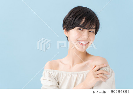 ビューティー　女性　ブラウス 90594392