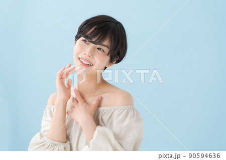 女性ポートレート 水色 女性ポートレート 水色 90594636