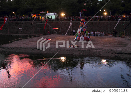 鹿児島県鹿児島市の夏の祭り、曽我どんの傘焼き_11 90595188