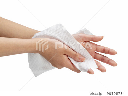 手を拭く女性の手元 90596784