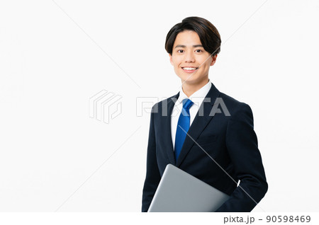 パソコンを持つ若いビジネスマン 90598469